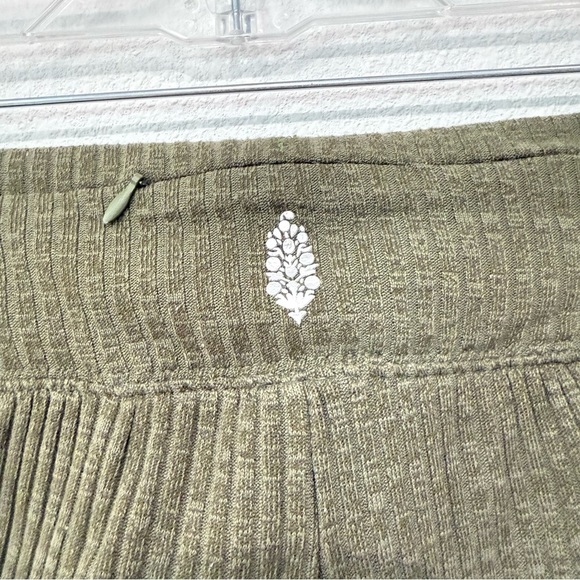 Free People Movement Can't Handle This Shorts Green, Size Small - Picture 6 of 10